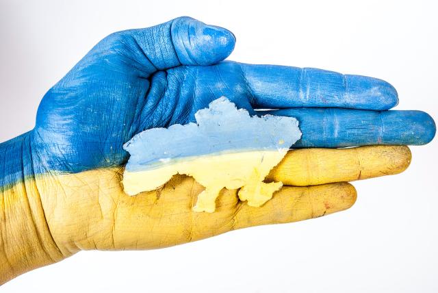 ukraine hand Credit: Elena Mozhvilo, Unsplash